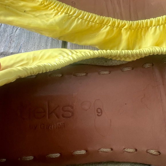 Tieks Yellow woman’s flat Shoes - Picture 13 of 14
